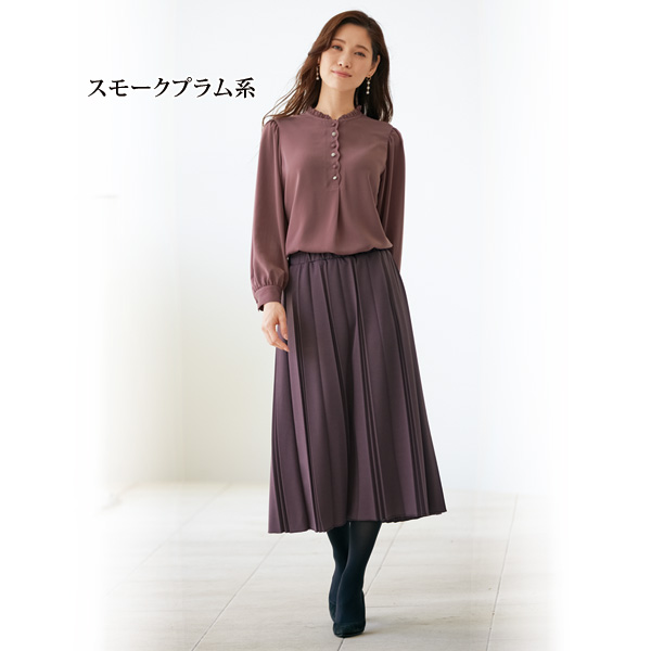 配色ボタン使いフリル衿ブラウス