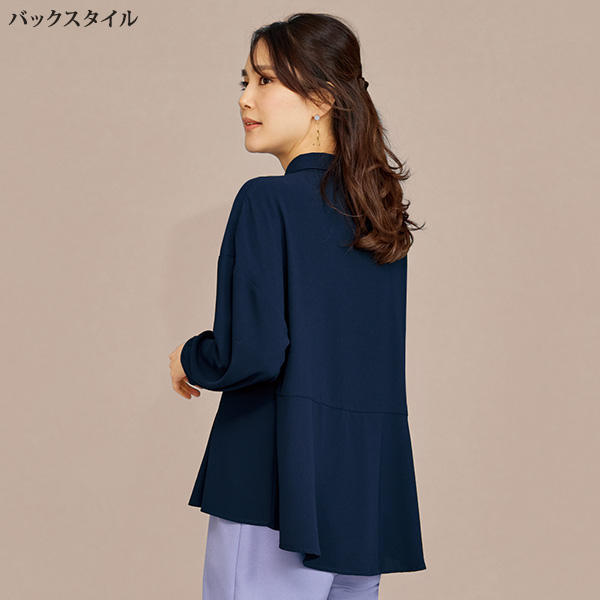 タック入りブローチ付ブラウス