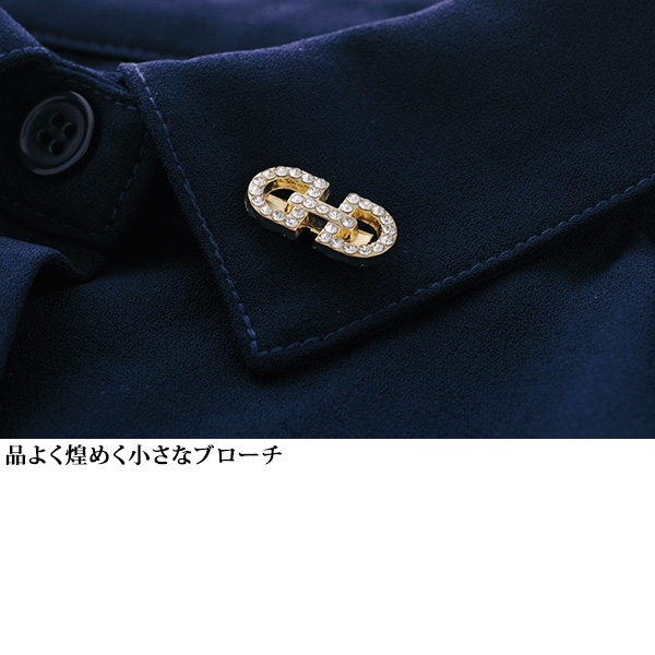 タック入りブローチ付ブラウス