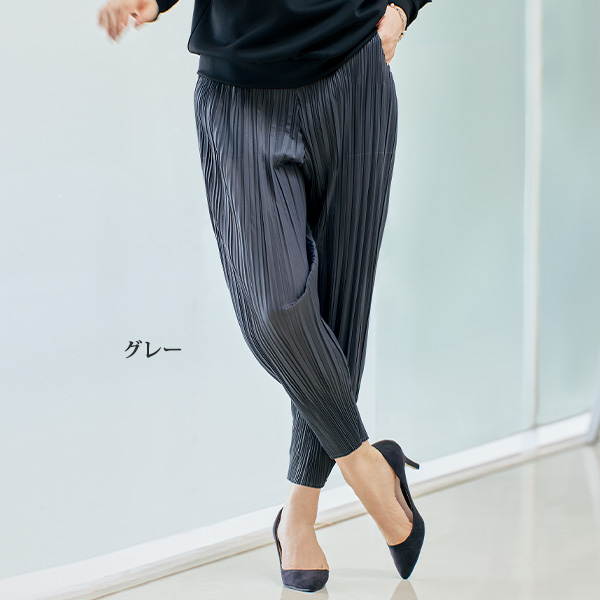 プリーツ素材テーパードパンツ