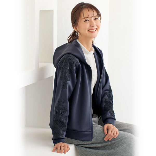 レース使いフーディージャケット