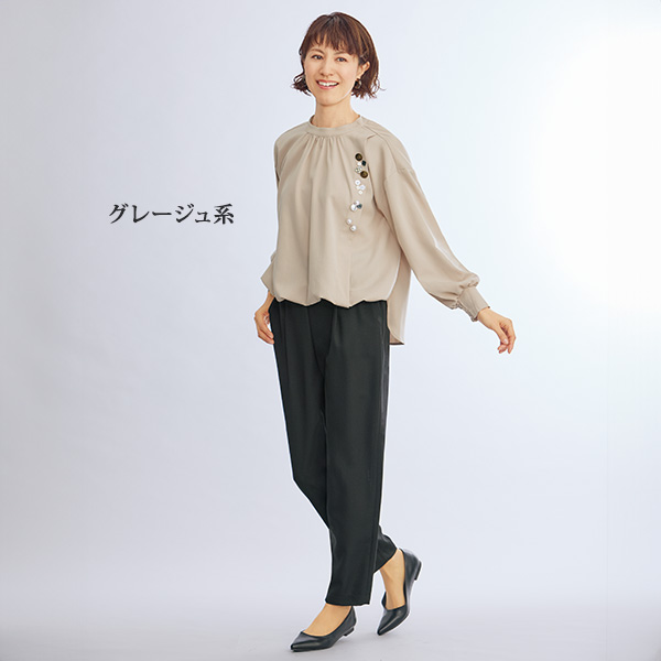 色々ボタン付ブラウス