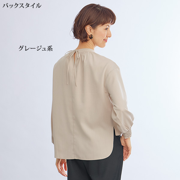 色々ボタン付ブラウス