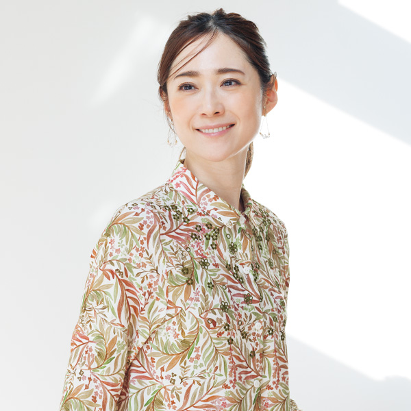 刺しゅう入り 彩りリーフプリントシャツ