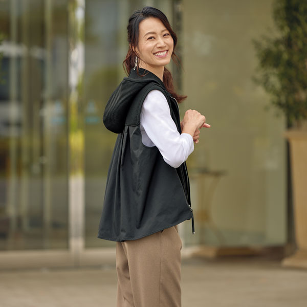 立体編みニット切替えベスト