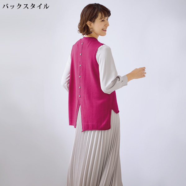 後ろ飾りボタンニットベスト
