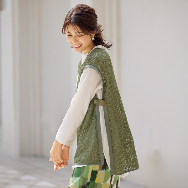 サイドボタン付レースベスト