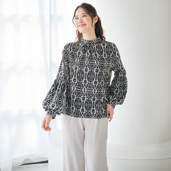 ふんわり袖プリントブラウス