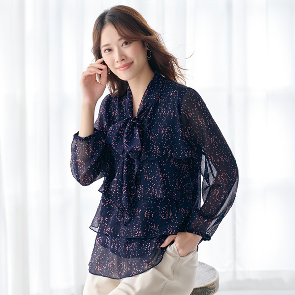 プリントボウタイブラウス