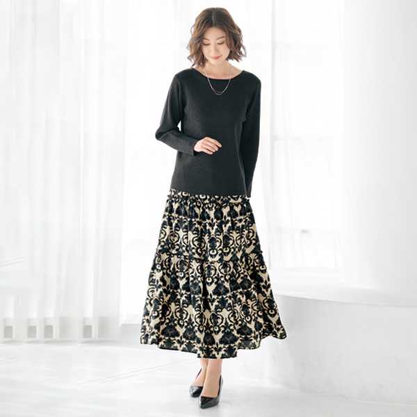 アラベスク柄スカート