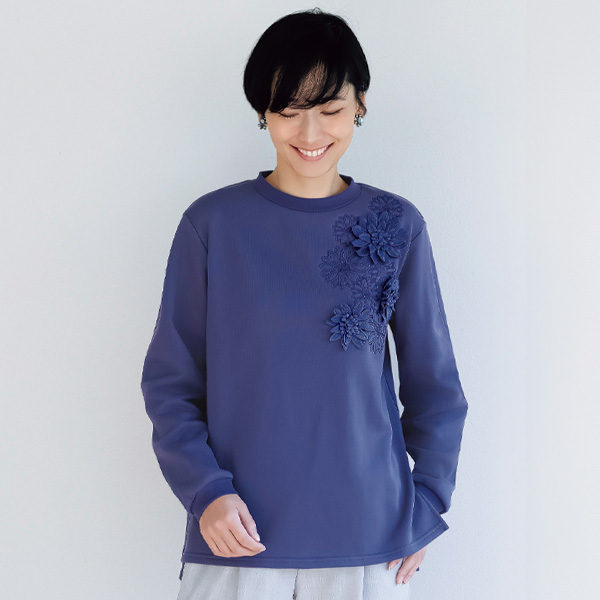 お花のモチーフ＆刺しゅう入りプルオーバー