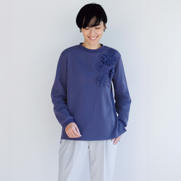 お花のモチーフ＆刺しゅう入りプルオーバー