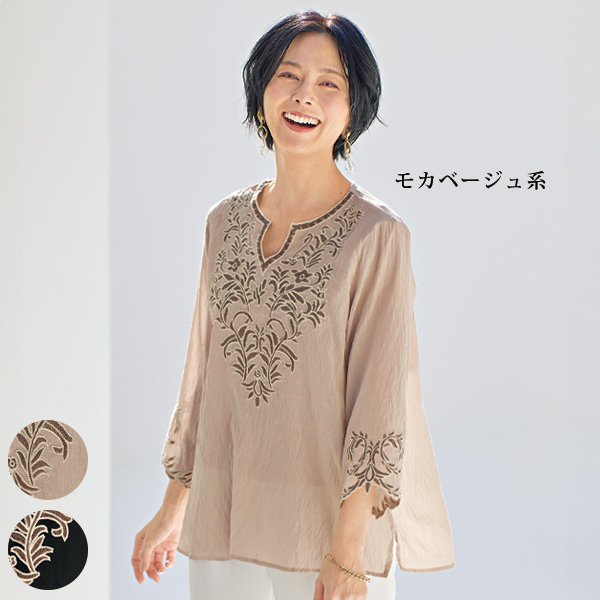 パネル刺しゅうキーネックブラウス