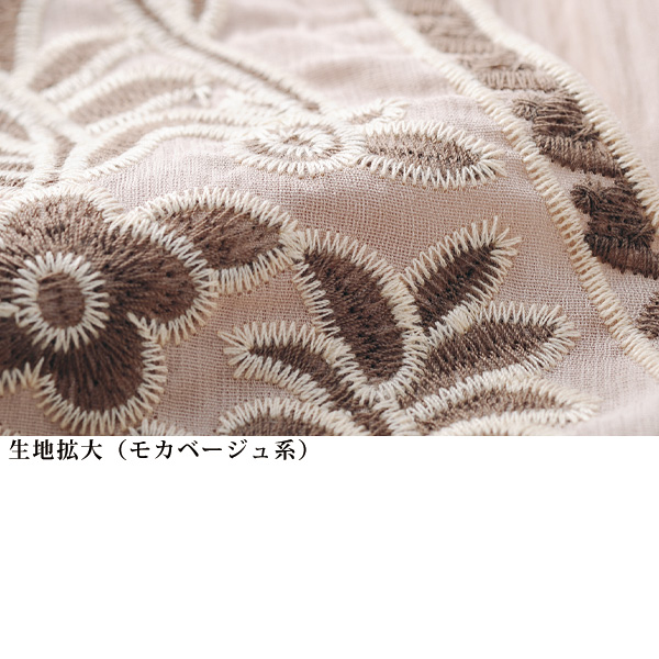 パネル刺しゅうキーネックブラウス