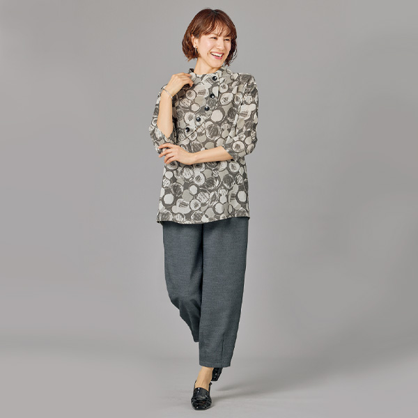 ドット柄多ボタンブラウス