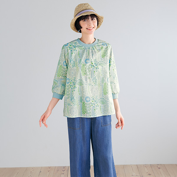 リブ使いボタニカルプリントブラウス