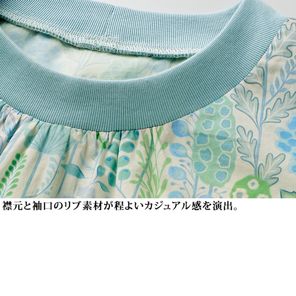 リブ使いボタニカルプリントブラウス