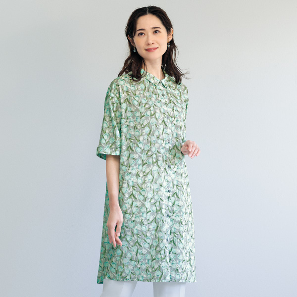 爽やか色のフラワー柄シャツチュニック