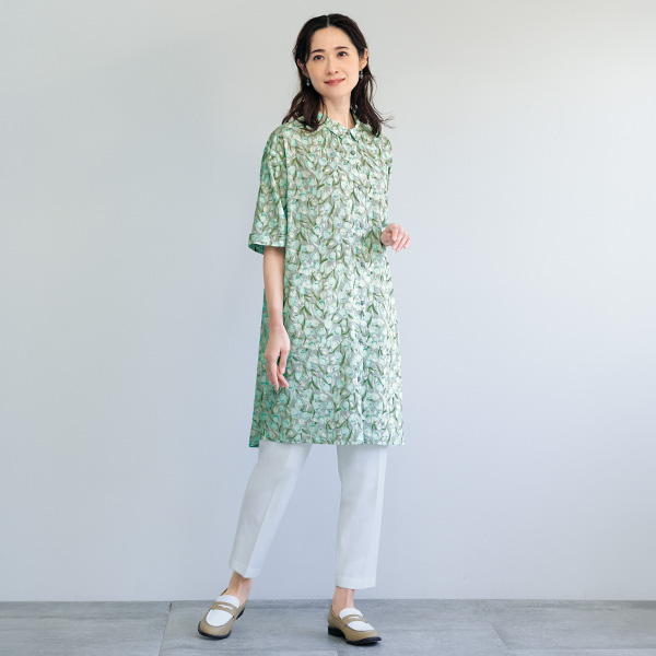 爽やか色のフラワー柄シャツチュニック