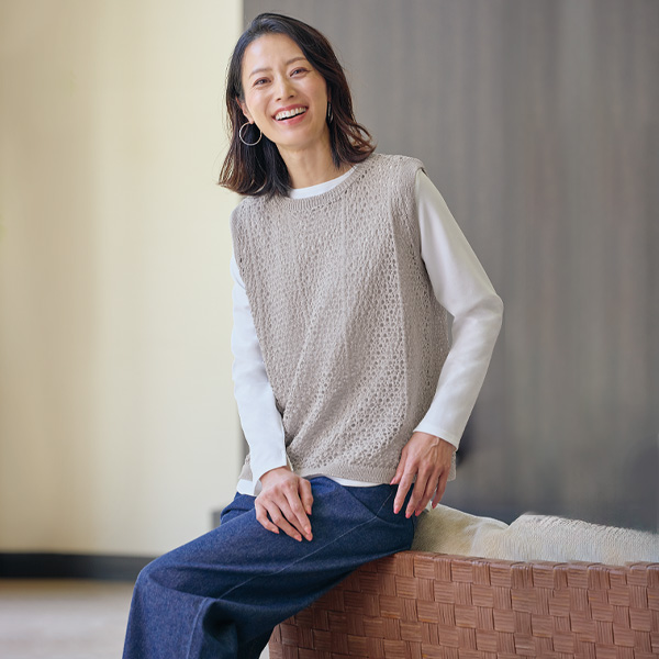 ラメ入り透かし編みニットベスト