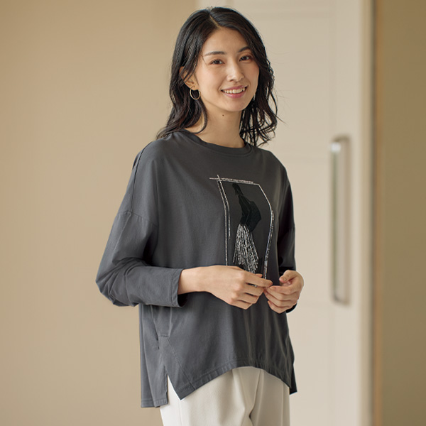 スパンコール使いプリントTシャツ