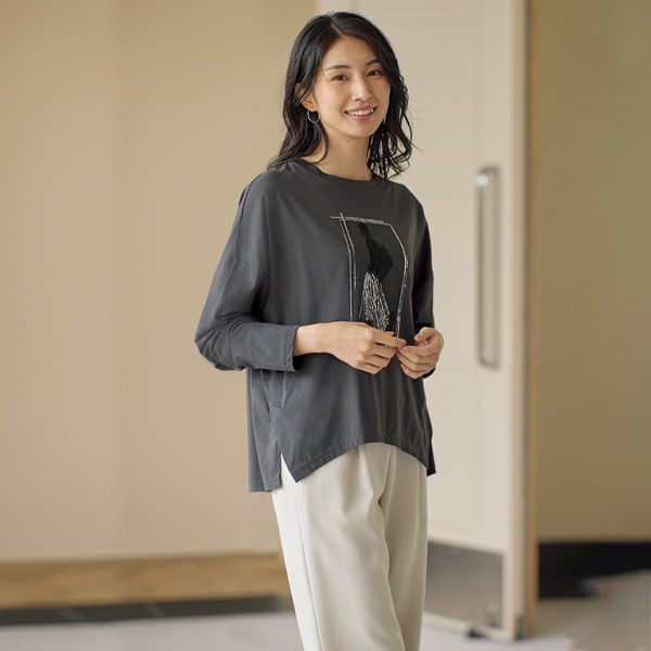 スパンコール使いプリントTシャツ
