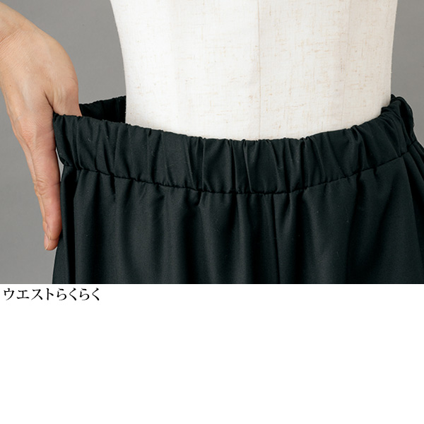 裾タック使いバルーンパンツ