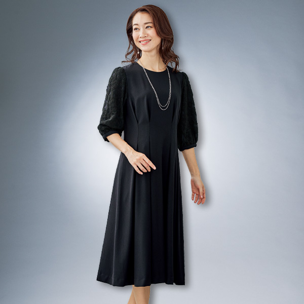 袖レース使いワンピース