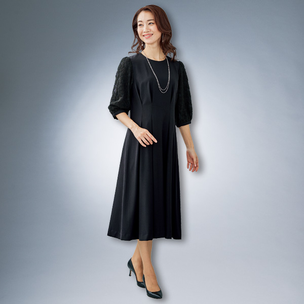 袖レース使いワンピース