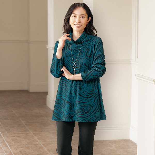 ハイネックロングプルオーバー