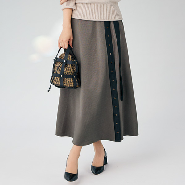 配色ベルトデザインラップ風フレアスカート