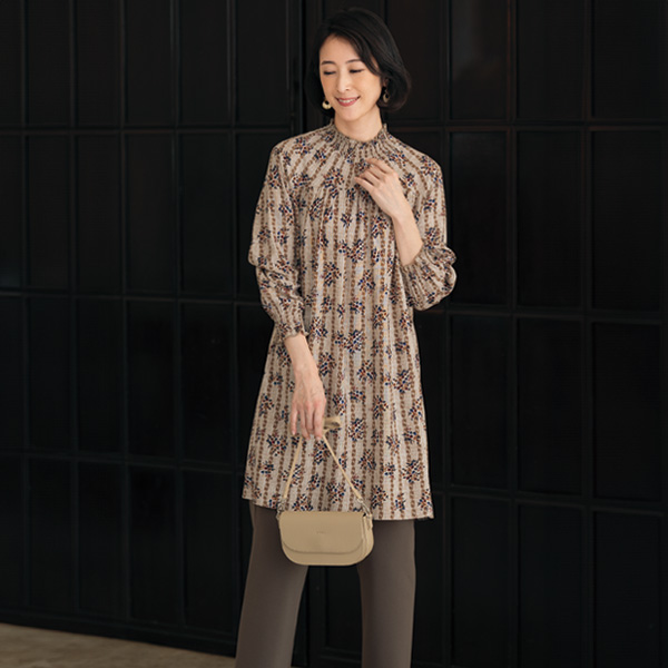 シャーリングチュニックワンピース