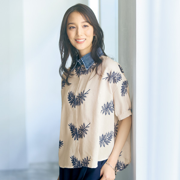 デニム襟使い刺しゅうブラウス