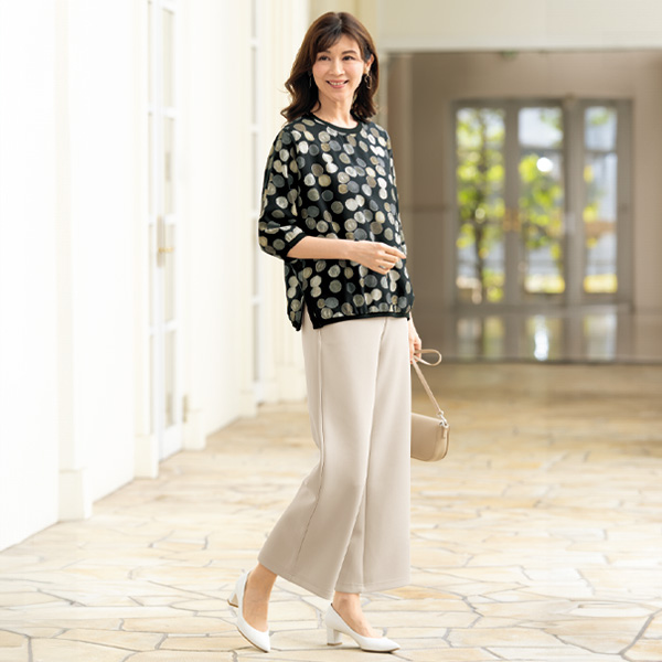 リブ使い水玉プリントブラウス