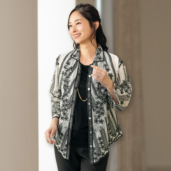 総刺しゅうスカラップブラウス