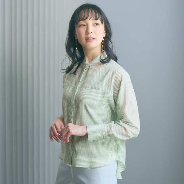 比翼仕立てバンドカラ－シアーストライプブラウス