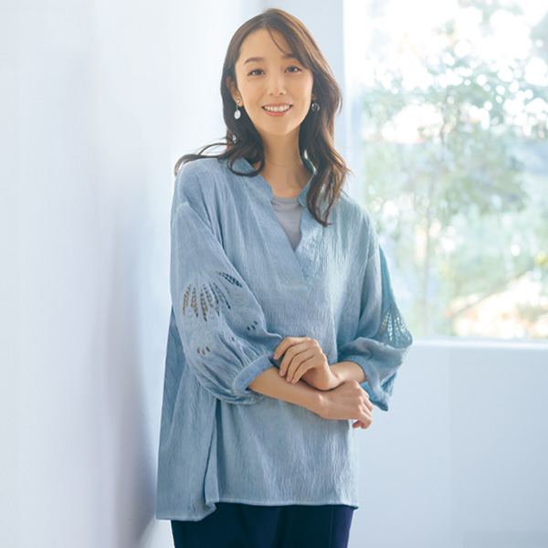 製品染め袖レース使いブラウス