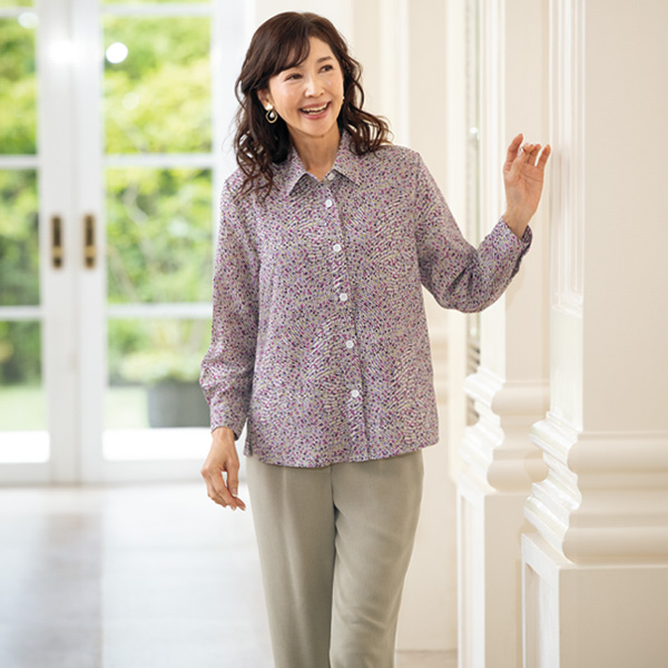 ちりめん風素材プリントシャツブラウス