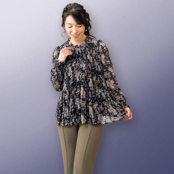 総柄プリーツブラウス
