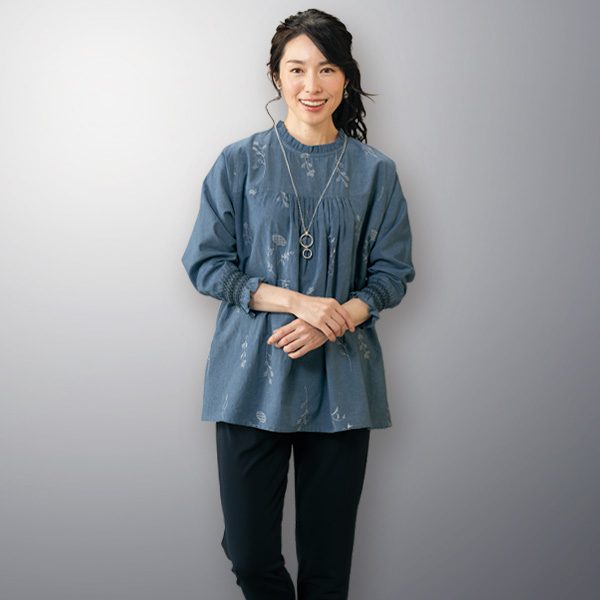 フリル襟刺しゅうブラウス