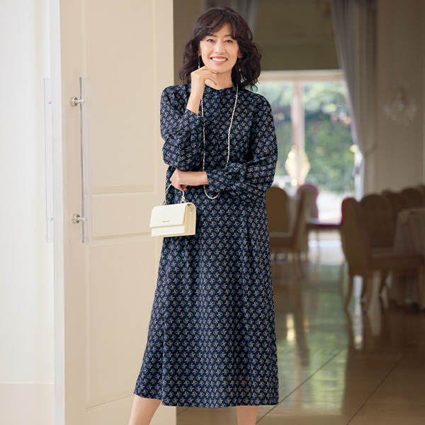 タックフレアワンピース（ボウタイ付き）