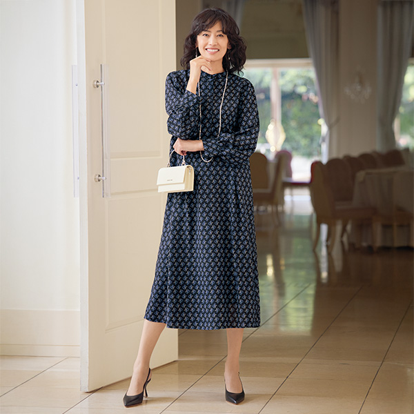 タックフレアワンピース（ボウタイ付き）