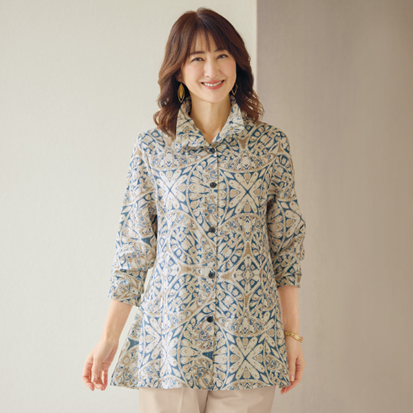 ギャザー襟総柄プリントチュニックブラウス