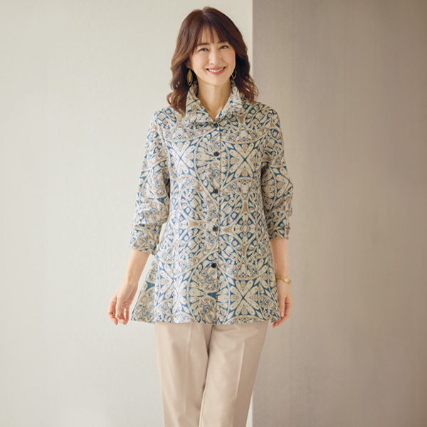 ギャザー襟総柄プリントチュニックブラウス