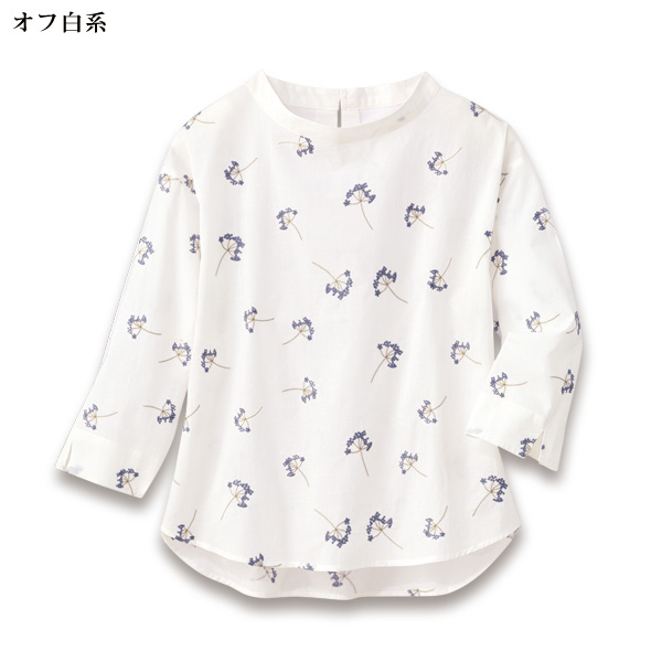 お花刺しゅうハイネックブラウス