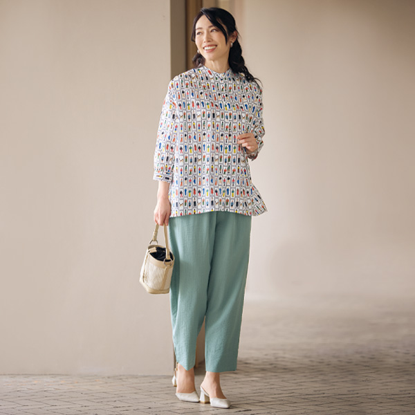 総柄プリントバンドカラーブラウス