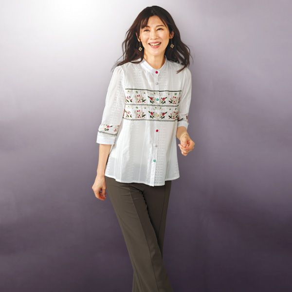 七分袖刺しゅうブラウス