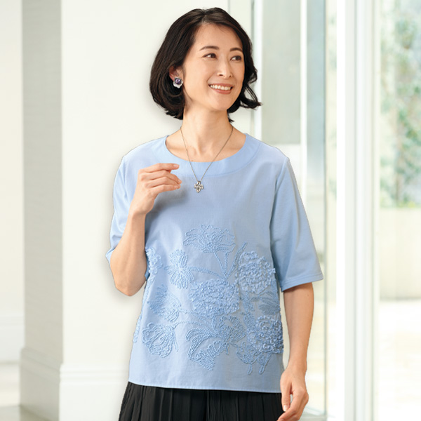 花モチーフ刺しゅうブラウス