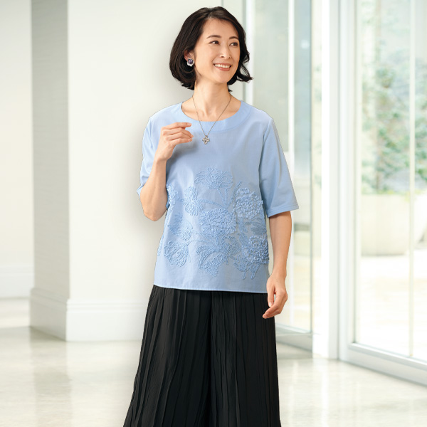 花モチーフ刺しゅうブラウス