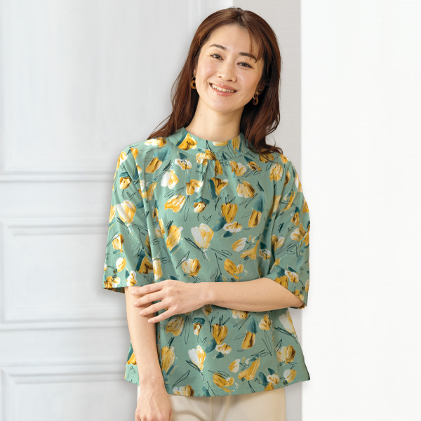 総柄プリントボトルネックプルオーバー